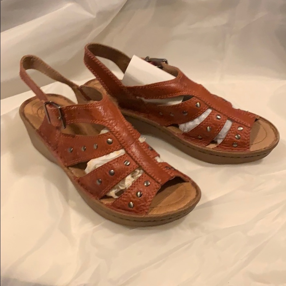 Nurture sandals